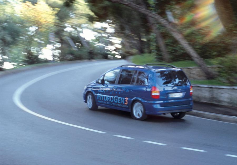  Opel HydroGen3 Concept 2005 года  (фото 2 из 69)